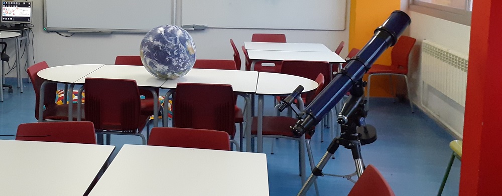L’univers a l’aula a través del telescopi